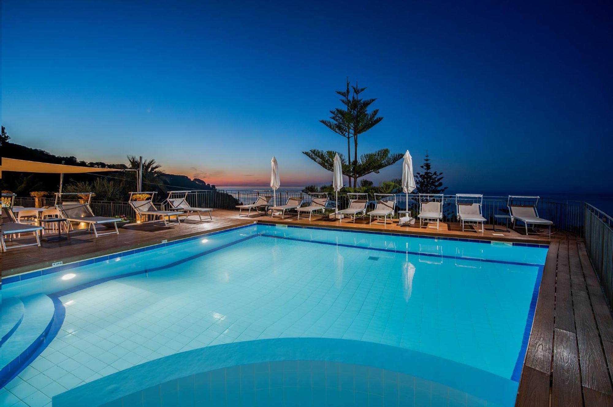 Villa Provenza 12&4, Emma Villas เชฟาลู ภายนอก รูปภาพ